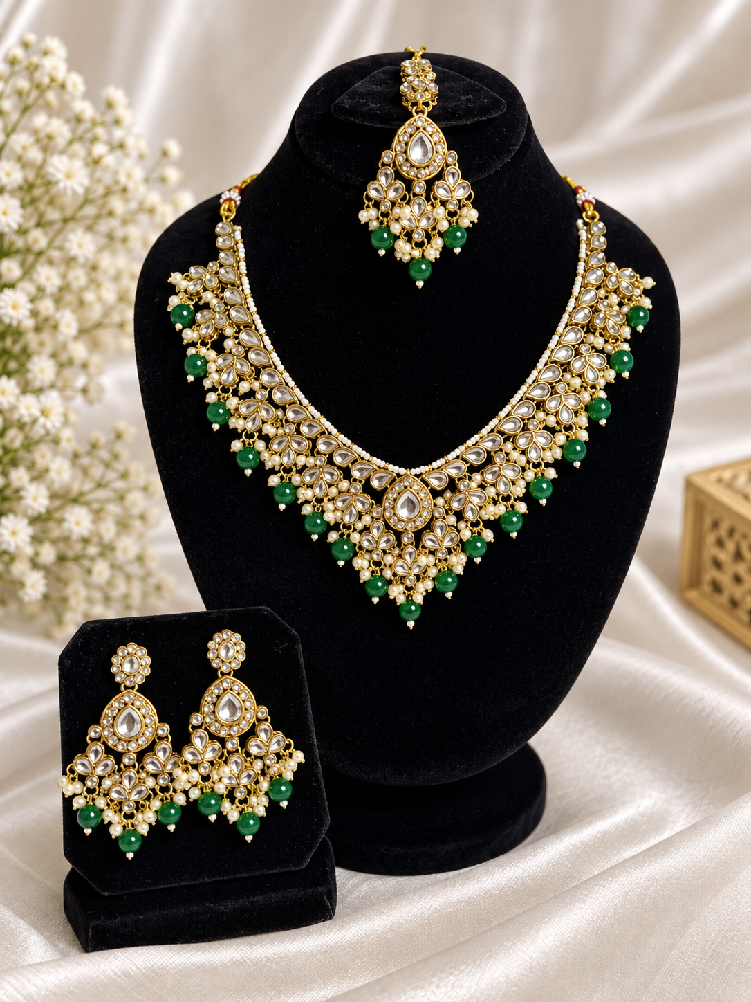 Meherbano Kundan Set