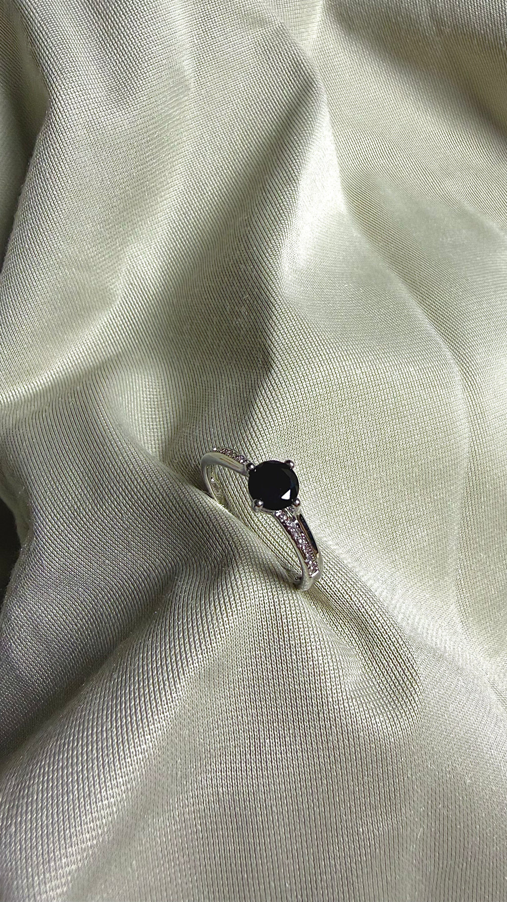 Noiré Ring