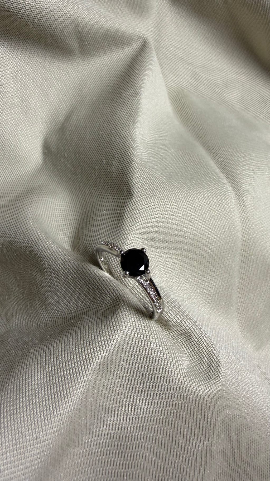 Noiré Ring
