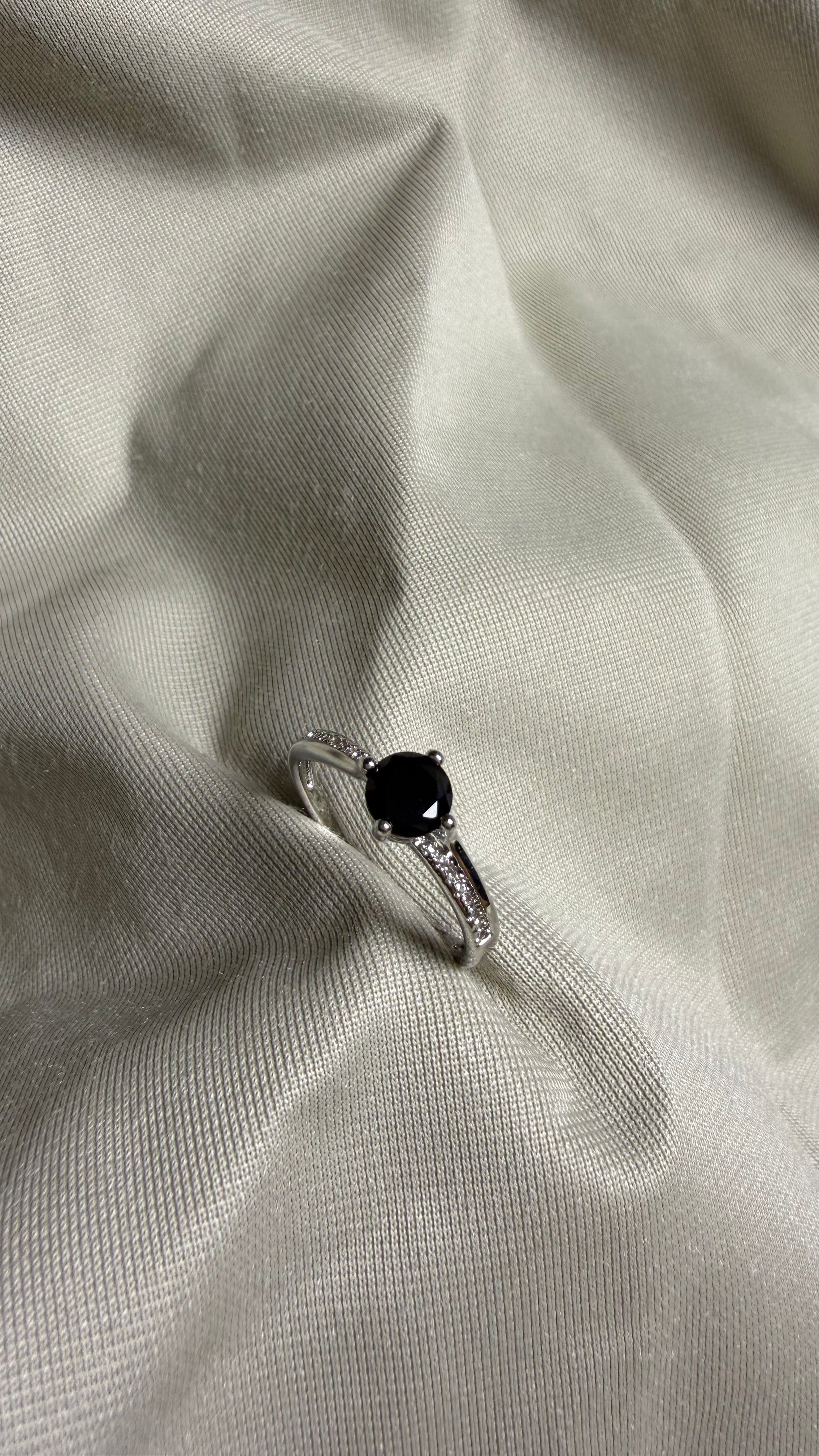 Noiré Ring