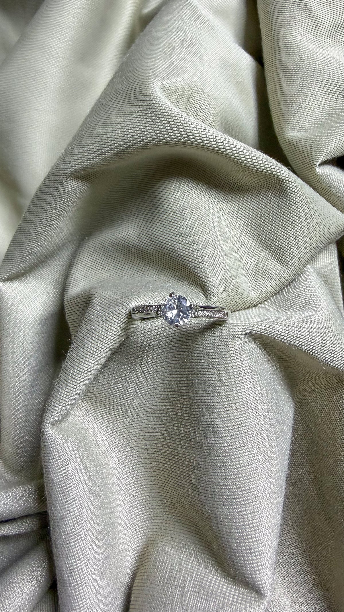Classic Noiré Ring