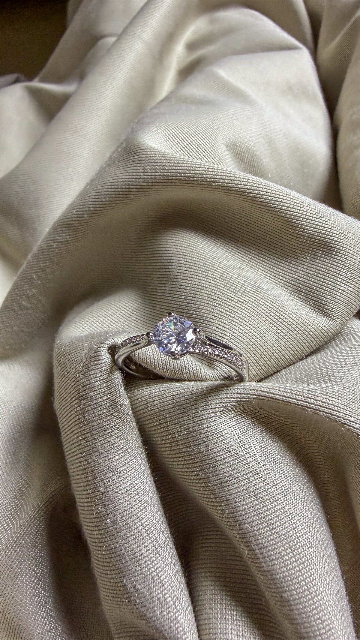 Classic Noiré Ring