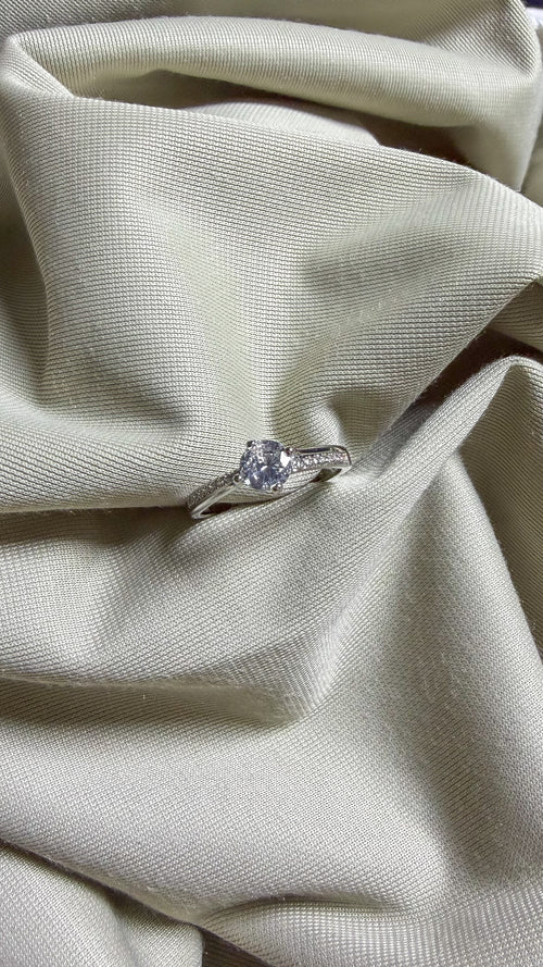 Classic Noiré Ring